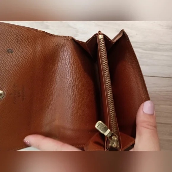 Louis Vuitton Portomone Zip Monogram Bifold Wallet - Picture 4 of 12